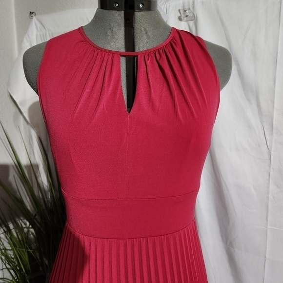 𝅺LONDON Times womens Pleated Skirt Sleeveless Keyhole Neck Dress Size: 4 - Picture 7 of 9